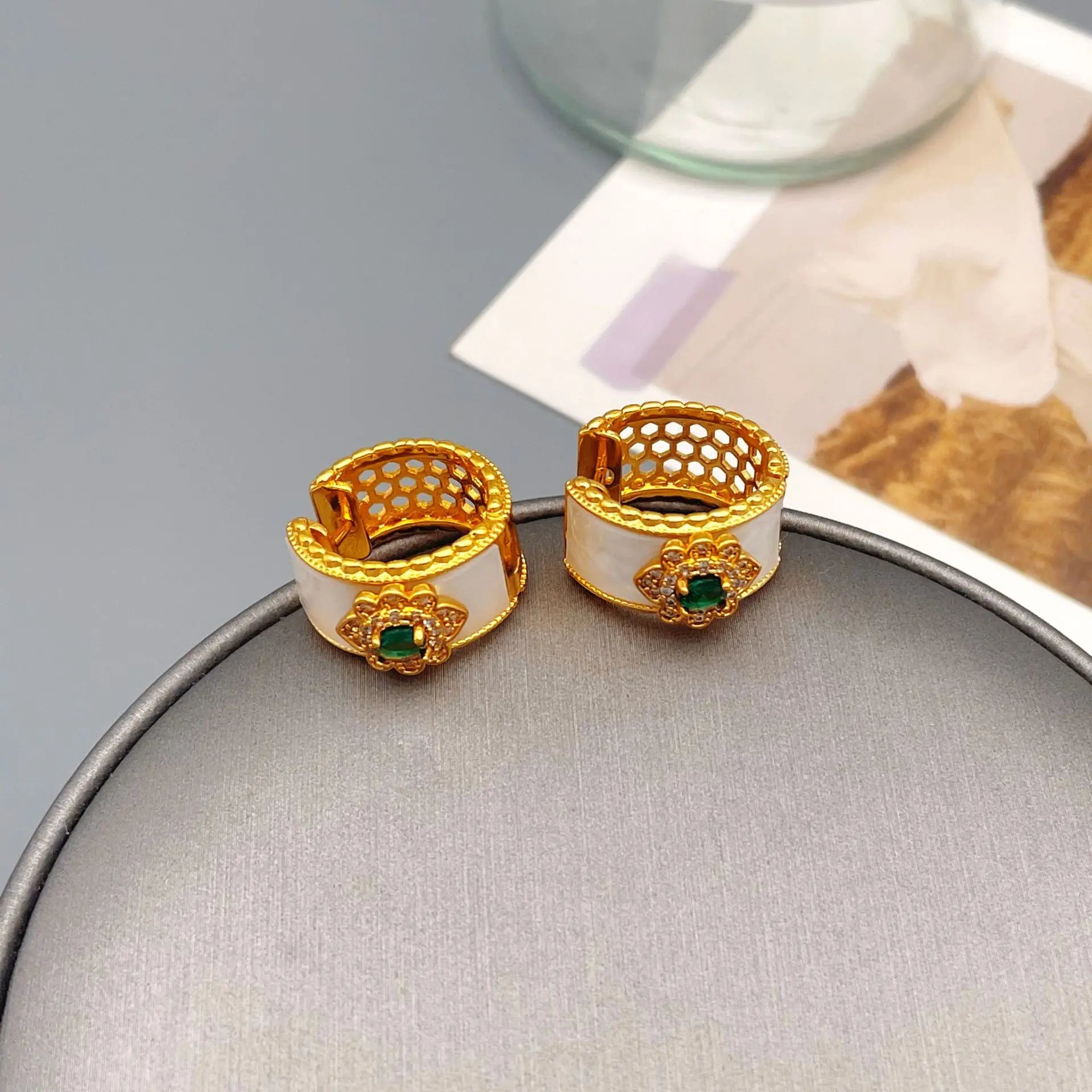 SUYU Spring Fashion Luxury Women's Vintage Earrings With Hollow Circles Ear Buckles Unique Geometric Jewelry