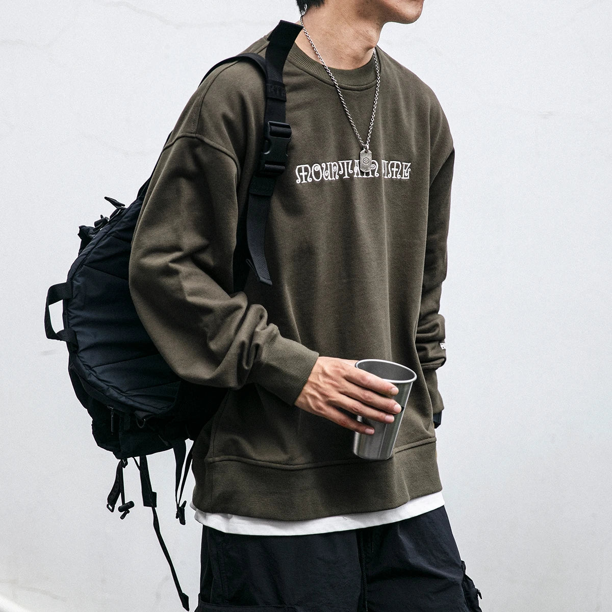 Mountain Streetwear Embroidered Sweatshirt