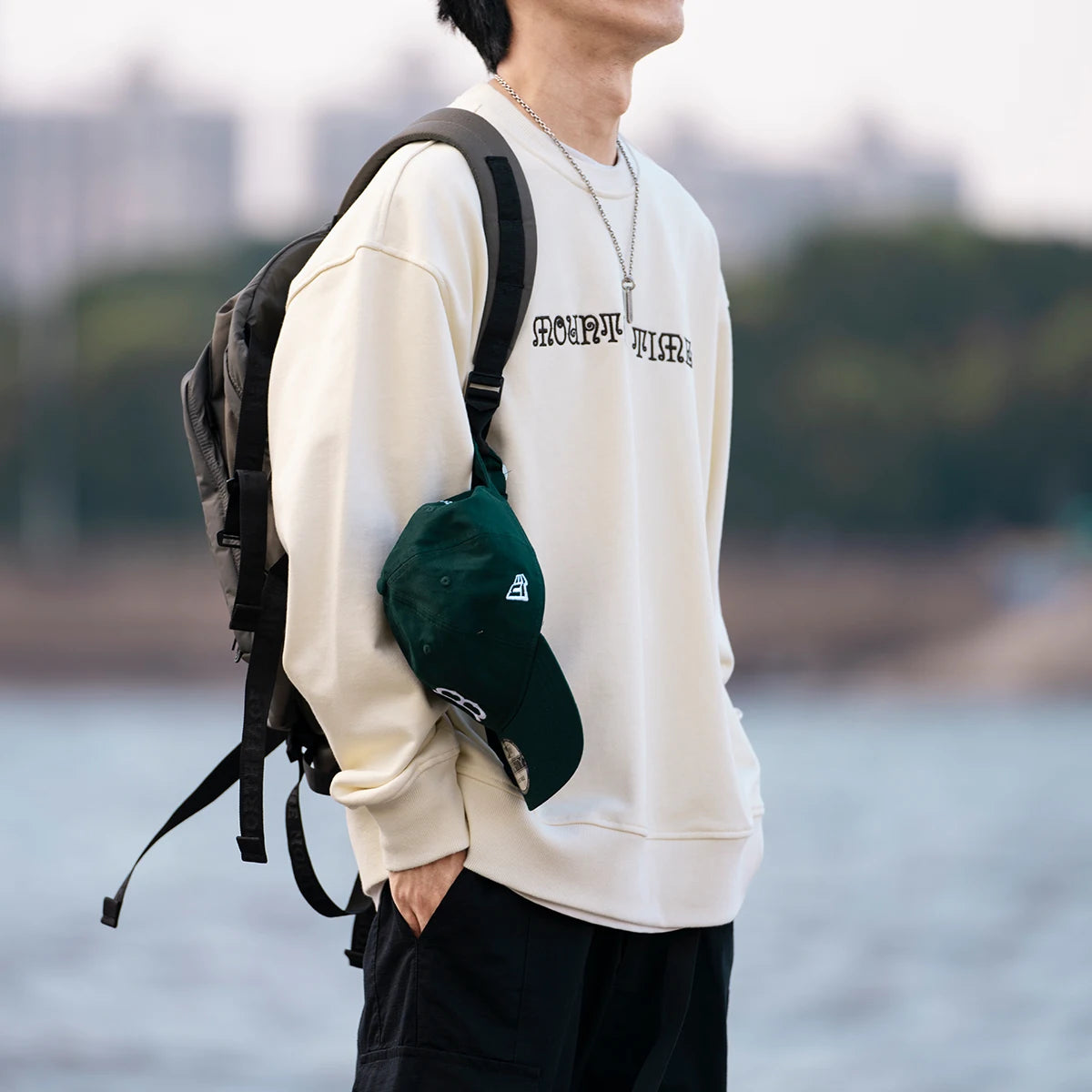 Mountain Streetwear Embroidered Sweatshirt