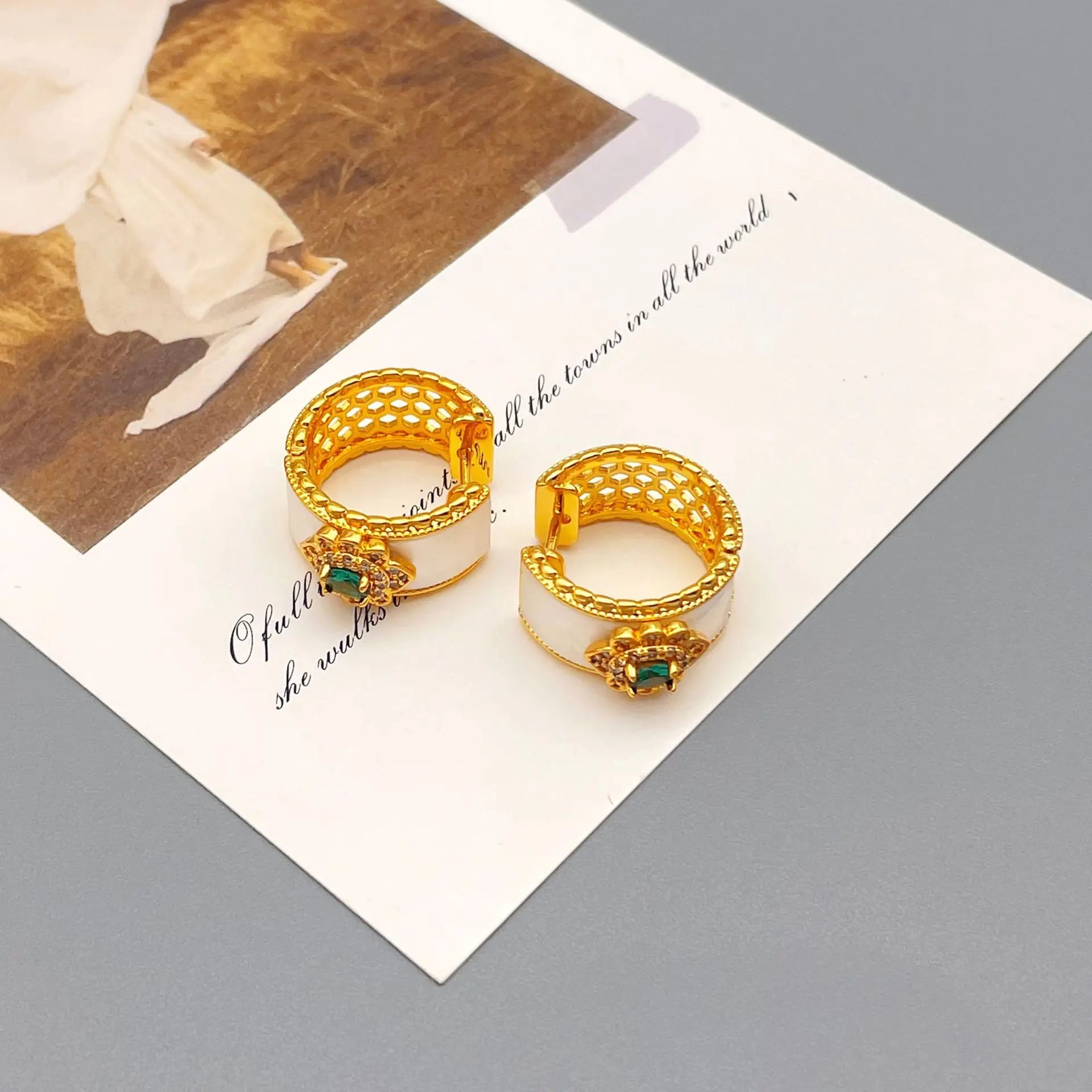 SUYU Spring Fashion Luxury Women's Vintage Earrings With Hollow Circles Ear Buckles Unique Geometric Jewelry